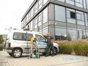 Glasfassadenreinigung mit entmineralisiertem Wasser